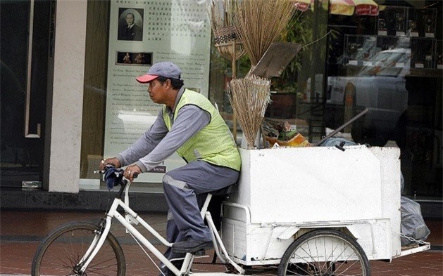 10.Sự thanh nhã: Với bộ luật nghiêm ngặt về xả rác, khạc nhổ, và cấm nhai kẹo cao su, Singapore là thành phố lớn duy nhất trên thế giới không có bụi bẩn. Các đường phố, công viên tại đây luôn rất sạch sẽ gọn gàng, cây cối luôn được tỉa tót cẩn thận.