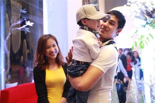 Sao Việt sau ly hôn: Người công khai, kẻ úp mở tình phi công