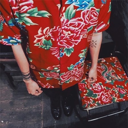 Giới trẻ rộ mốt thời trang họa tiết chăn con công