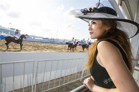 Cuoc song xa hoa cua nha giau TQ qua lang kinh nhiep anh gia My