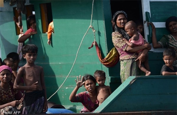 3 mẹ con bị giết hại trong cuộc tranh giành thực phẩm trên thuyền chở người tị nạn