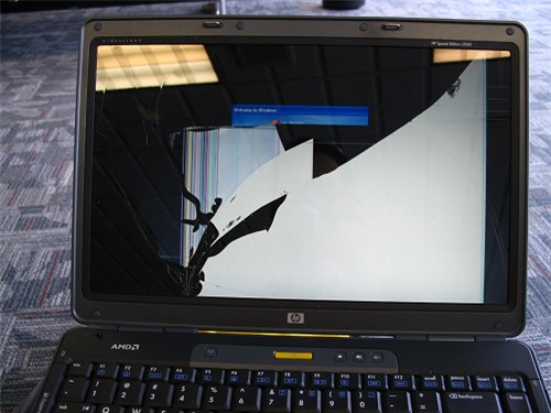 Có thể dùng màn hình ngoài khi laptop bị vỡ màn hình.