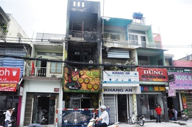Hiện trường vụ hỏa hoạn tại quán kem trên đường Lê Văn Sỹ.