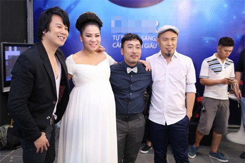 Thu Minh đẹp mũm mĩm bên chồng trước ngày sinh - 4