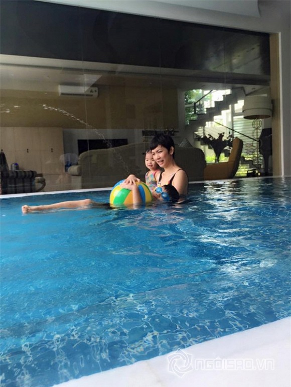 Xuân Lan đưa con gái sang bơi ké hồ bơi nhà Hà Hồ 4