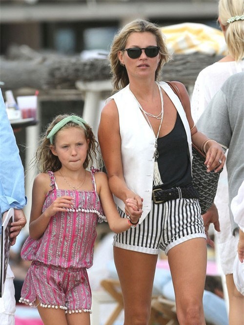 khoảnh khắc đời thường của các bà mẹ siêu mẫu và con