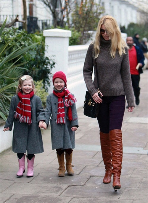 Siêu mẫu đình đám thuở nào ăn vận rất giản dị trên phố.