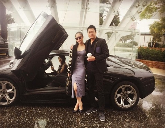 Hương Tràm khoe được đại gia dùng siêu xe Lamborghini 'hộ tống' 1