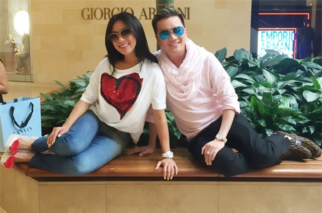 Cả hai thân thiết, xưng tên và cười giỡn vô tư như trẻ con. Hiện cô định cư và hoạt động ca hát tại Mỹ. Y Phụng vừa ra mắt album nhạc tình.