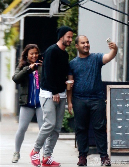 Beckham thân thiện chụp ảnh cùng người hâm mộ