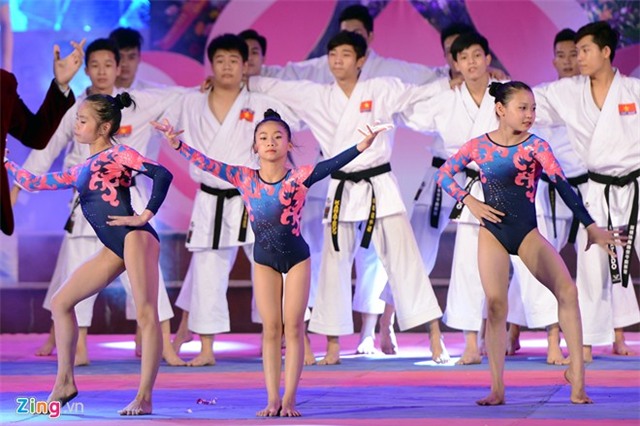 Quế Ngọc Hải đọc lời tuyên thệ trong lễ xuất quân SEA Games