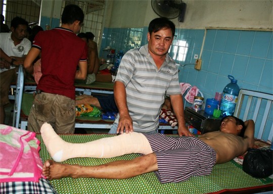 Nguyễn Văn Tuấn đang được điều trị tại Bệnh viện Đa khoa Bình Định