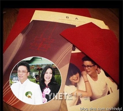 Năm 2011, nữ diễn viên 39 tuổi bất ngờ chia sẻ hình ảnh sánh vai cùng kiến trúc sư Alan. Cặp đôi đã chính thức lên xe hoa sau 8 năm yêu nhau.