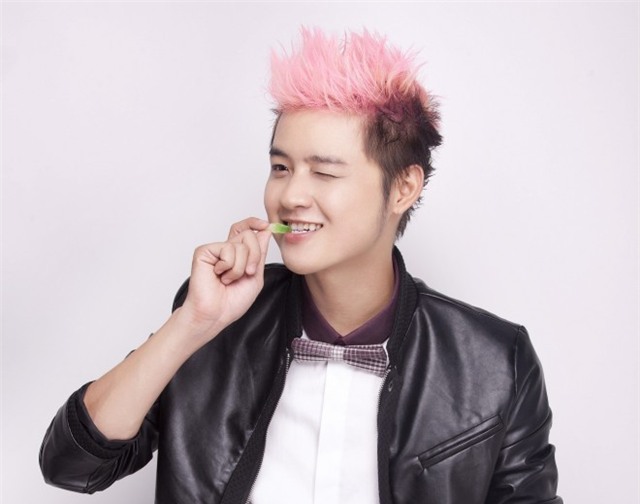 Thanh Duy hiện nay có một hàm trăng trắng sáng và đều đặn hơn nhiều so với lúc mới dự thi Vietnam Idol