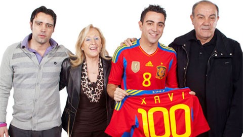 Mẹ luôn là người nâng đỡ Xavi trong sự nghiệp chói lọi của anh