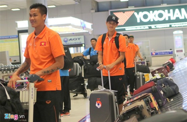 Tuyển Việt Nam đặt chân đến Thái Lan