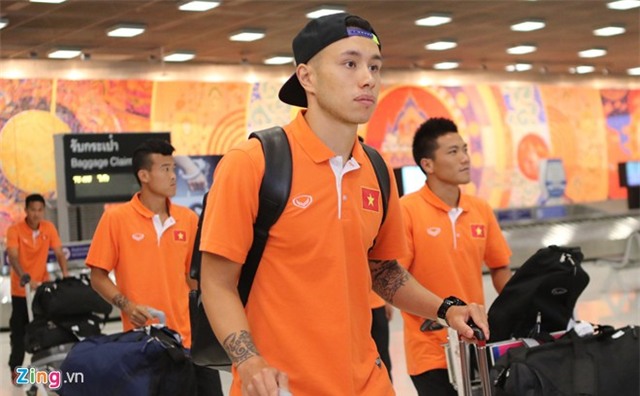 Tuyển Việt Nam đặt chân đến Thái Lan