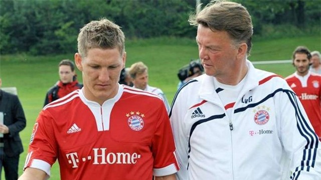 HLV Van Gaal muốn tái ngộ Schweinsteiger trong màu áo M.U