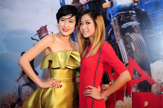 Thúy Nga và con gái gây chú ý với áo dài 'chăn công'