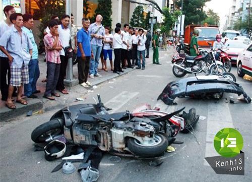 Tai nạn, nhấn nhầm, chân ga, nguyên nhân, nhấp môi, lái xe