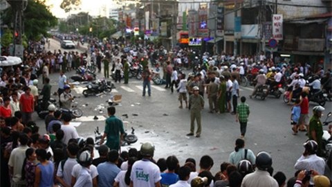 Tai nạn, nhấn nhầm, chân ga, nguyên nhân, nhấp môi, lái xe