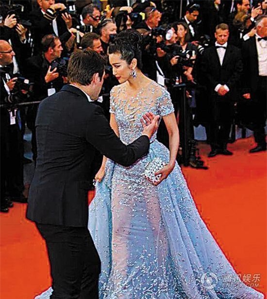 Hình ảnh Lý Băng Băng bị an ninh ban tổ chức yêu cầu rời khỏi thảm đỏ Cannes.
