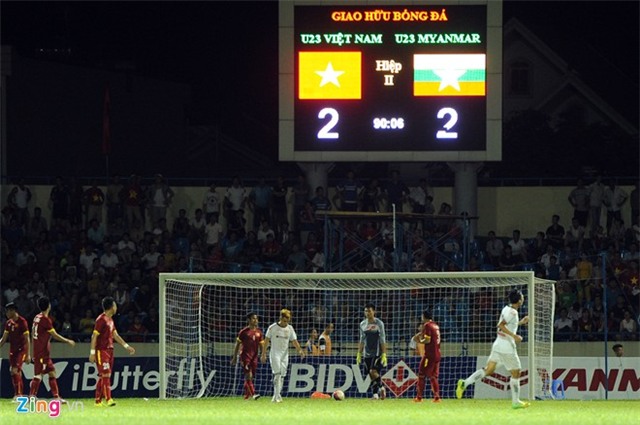 CĐV phủ kín sân Cẩm Phả cổ vũ U23 Việt Nam