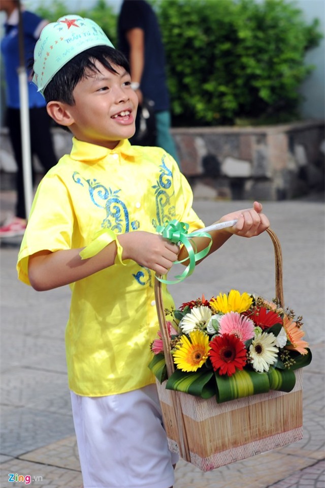 Trần Bờm ngượng nghịu thú nhận với bố học kém tiếng Anh