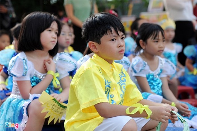 Trần Bờm ngượng nghịu thú nhận với bố học kém tiếng Anh