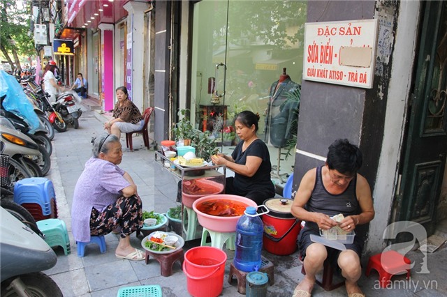 Chao-he-vơi-mon-nom-sua-do-thanh-mat-tren-pho-Duong-Thanh-1