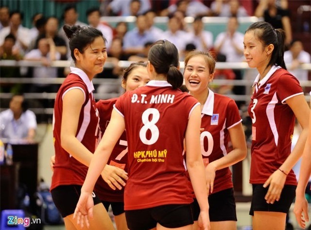 Tuyển bóng chuyền nữ Việt Nam thua đối thủ cao gần 2 m