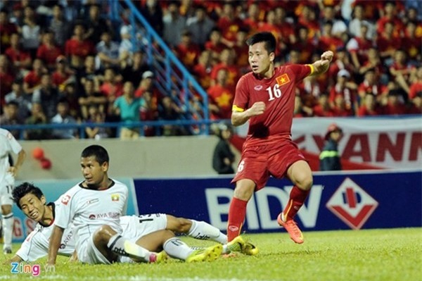 Thanh Bình nâng tỷ số lên 2-1 trong trận giao hữu U23 Việt Nam - U23 Myanmar. Ảnh: Anh Tuấn