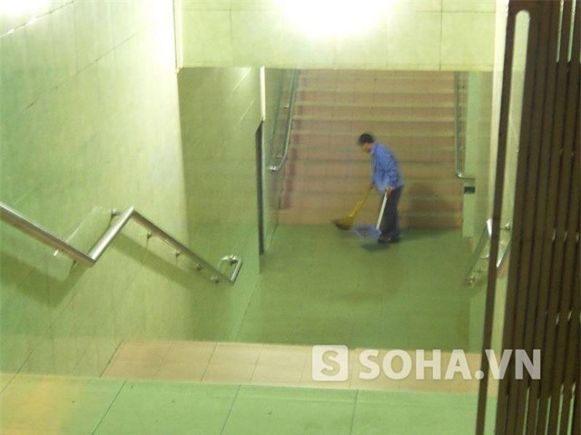 Thậm chí, sẽ có nhân viên bảo vệ, vệ sinh thường xuyên có mặt tại đây nhưng không hiểu vì sao lại xảy ra vụ việc vào buổi đêm?