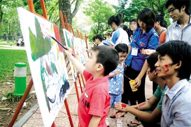 Kỳ nghỉ hè, trẻ em cần được tham gia các hoạt động vui chơi, giải trí có ý nghĩa.Ảnh: Q.Huy