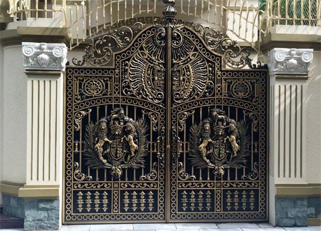 Biệt thự, đại gia, Thái Bình, Hà Nội, cổng biệt thự, tiền tỷ, ngân hàng, chứng khoán, nhôm đúc mạ đồng, biệt-thự, đại-gia, Thái-Bình, Hà-Nội, anh-em-ruột, cổng-biệt-thư, tiền-tỷ, ngân-hàng, chứng-khoán, nhôm-đúc-mạ-đồng
