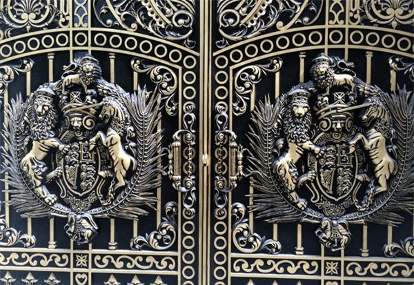 Biệt thự, đại gia, Thái Bình, Hà Nội, cổng biệt thự, tiền tỷ, ngân hàng, chứng khoán, nhôm đúc mạ đồng, biệt-thự, đại-gia, Thái-Bình, Hà-Nội, anh-em-ruột, cổng-biệt-thư, tiền-tỷ, ngân-hàng, chứng-khoán, nhôm-đúc-mạ-đồng