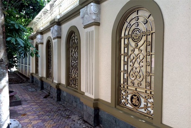 Biệt thự, đại gia, Thái Bình, Hà Nội, cổng biệt thự, tiền tỷ, ngân hàng, chứng khoán, nhôm đúc mạ đồng, biệt-thự, đại-gia, Thái-Bình, Hà-Nội, anh-em-ruột, cổng-biệt-thư, tiền-tỷ, ngân-hàng, chứng-khoán, nhôm-đúc-mạ-đồng