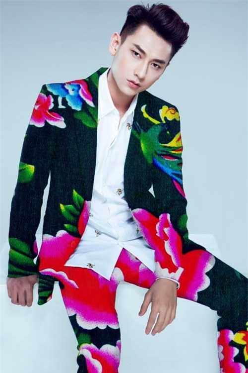 Ảnh chế Sơn Tùng M-TP, Isaac mặc trang phục 'chăn công'