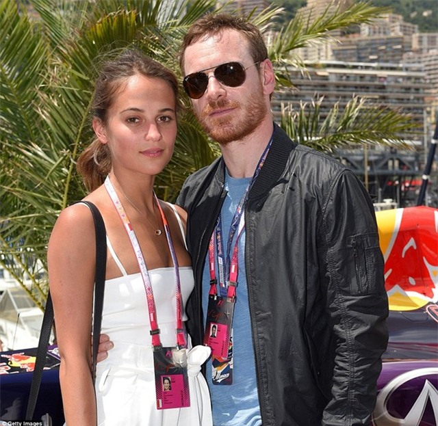 Ronaldo sánh bước cùng người đẹp tại Monaco GP