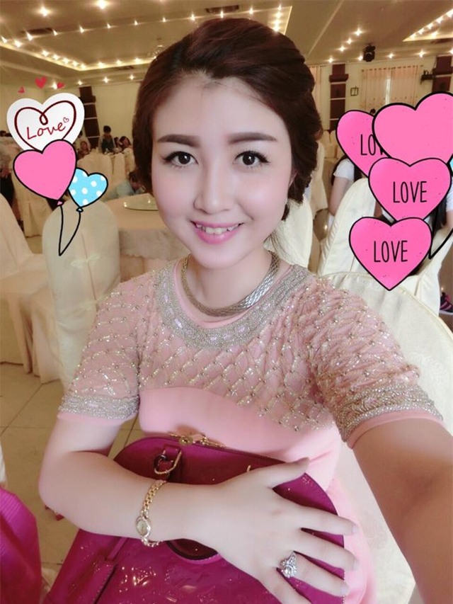 Nuôi con vất vả, nhưng lúc nào nhìn thấy Ngọc Linh, người đối diện cũng bị choáng ngợp bởi nhan sắc mặn mà, đầy sức sống và phúc hậu của cô nàng.