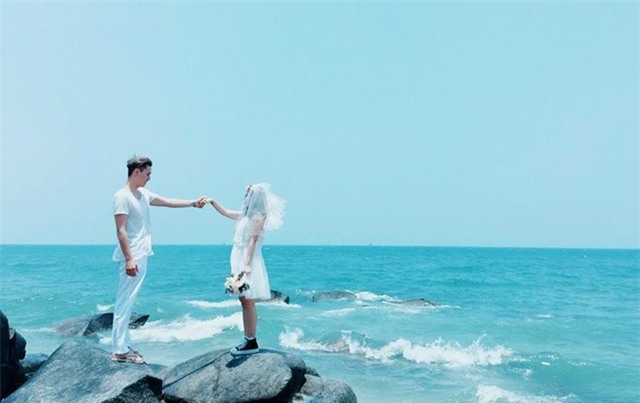 Ảnh cưới chụp bằng điện thoại của cặp hot teen Hà thành