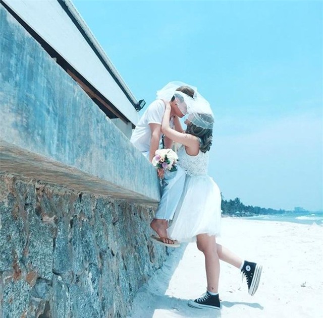 Ảnh cưới chụp bằng điện thoại của cặp hot teen Hà thành