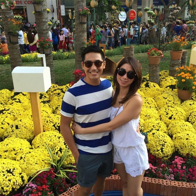 Gu thời trang của Stephanie cũng khá đơn giản, trang nhã.