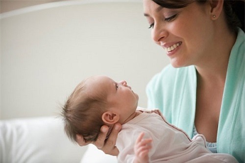 Chăm sóc trẻ sơ sinh cũng cần những kỹ năng cha mẹ nên nắm vững.