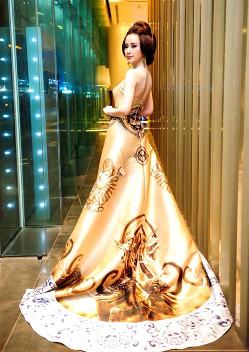 Váy áo cồng kềnh đầy rẫy nguy hiểm của sao Việt - 16