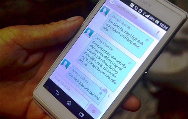 Những tin nhắn được cho là từ số điện thoại của ông L gửi cho chị Hồng.