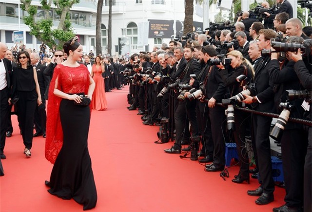 Lý Nhã Kỳ lên tiếng khi bị chê khoe mẽ tại Cannes