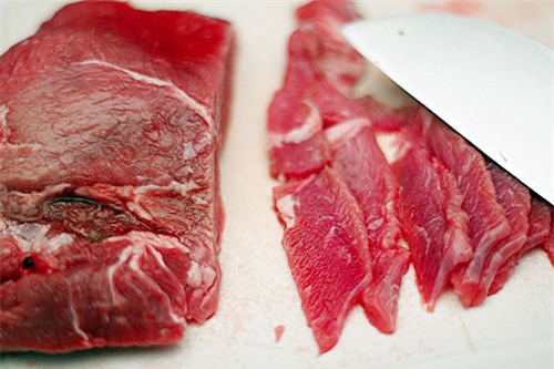 Chiêu nhận biết tôm, bò, gà bơm hoá chất, tránh mua cho con - 6