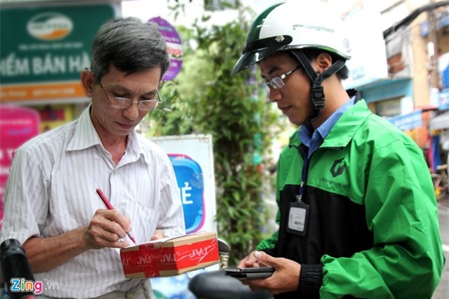 Nắng nóng 39 độ C, shipper chỉ nhận giao hàng khi trời mát