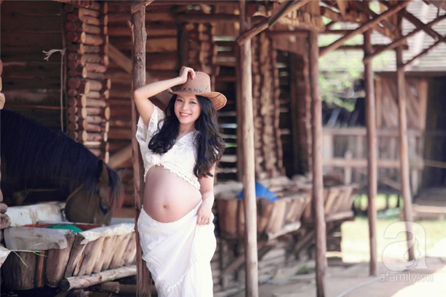 ảnh bầu MC Thu Hoàn